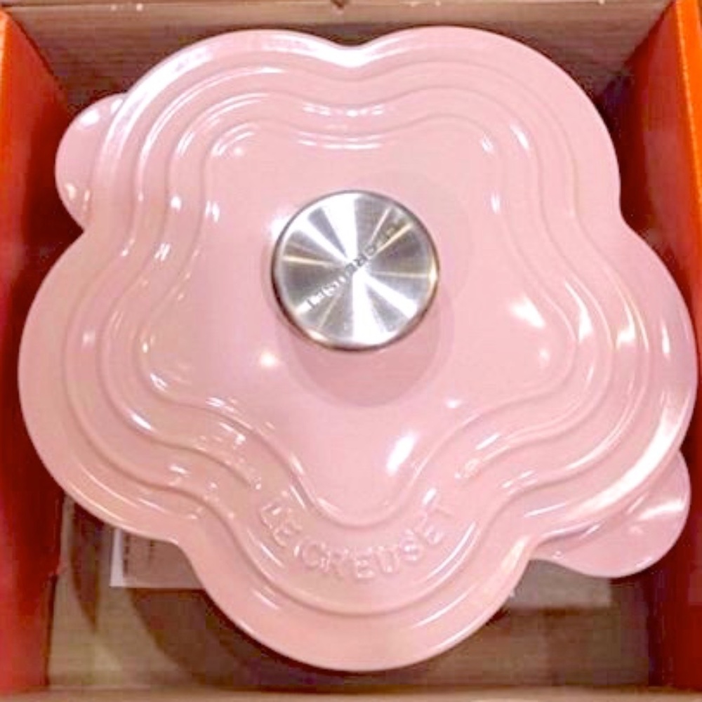 Le Creuset Cocotte Fleur sakura flower 20cm pot  lid chiffon pink new Japan only